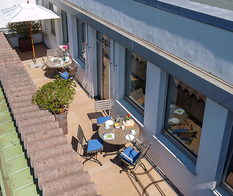 Terrassendielen auf dem Balkon verlegen