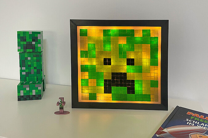 WG Zimmer einrichten mit einer selbst gebauten Minecraft-Leuchte als kreative DIY-Deko für mehr Persönlichkeit im Zimmer.