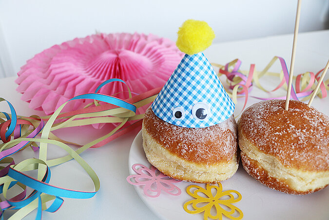 Partyhütchen für Krapfen basteln