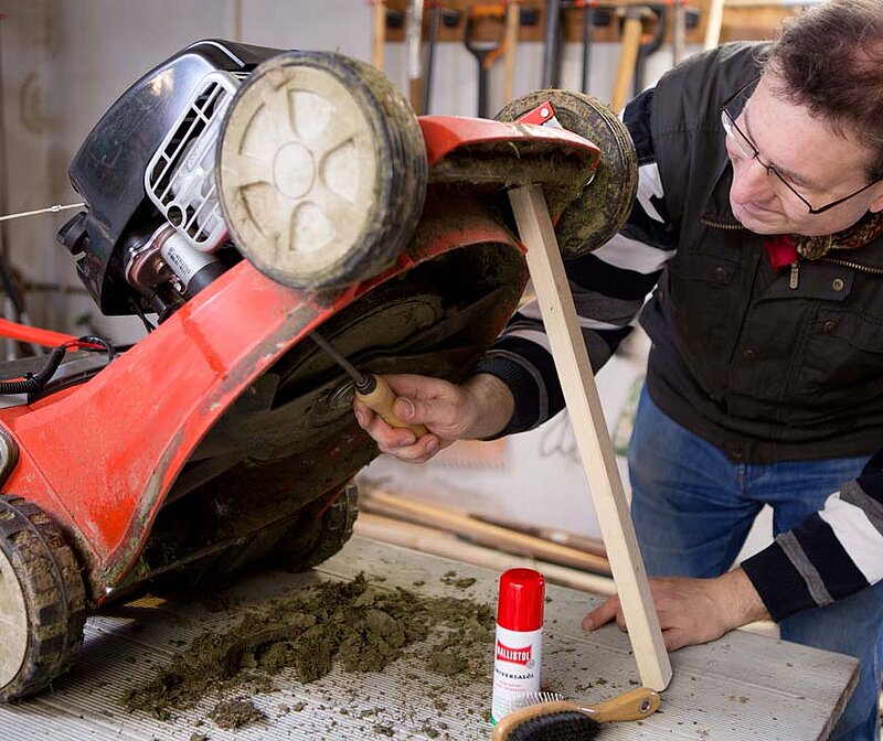 Rasenmäher, Gartenschere & Co. reinigen und reparieren