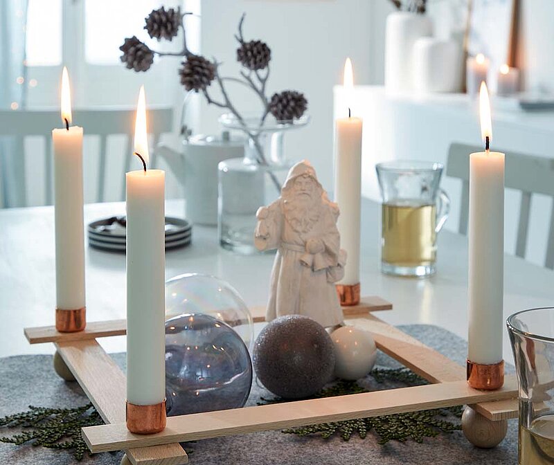 Adventskranz aus Holz und Kupfer