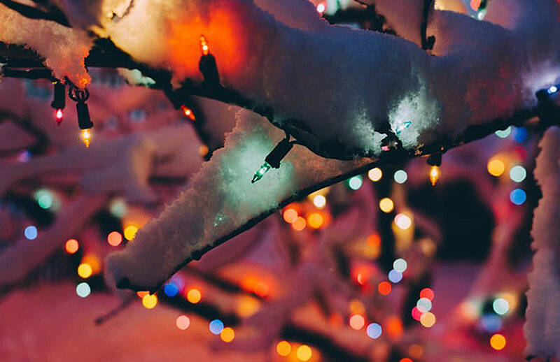 Weihnachten draußen feiern Garten Beleuchtung Lichterkette