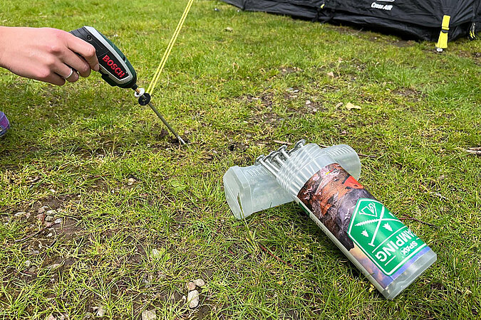 Festival Gadgets Zeltschraube statt Hering für stabilen Halt auf weichem Boden