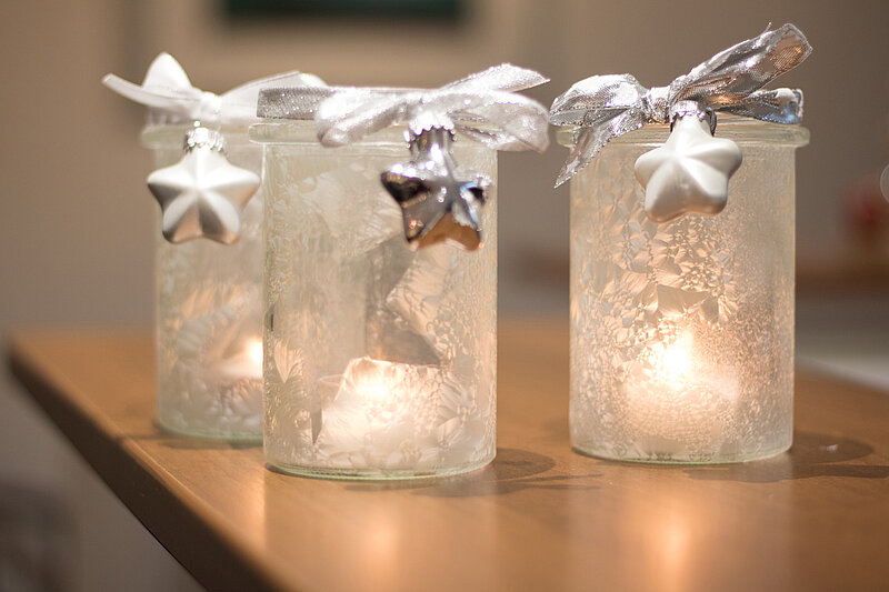 Windlichter mit Eisblumen