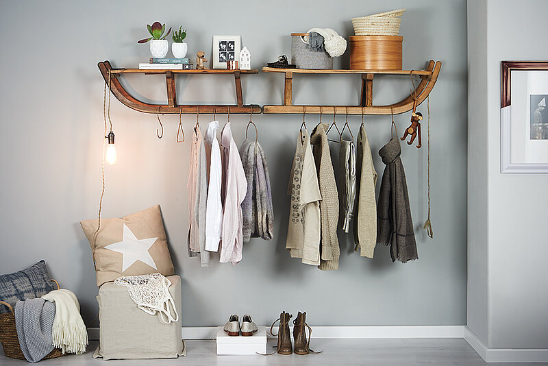 Garderobe aus Schlitten bauen