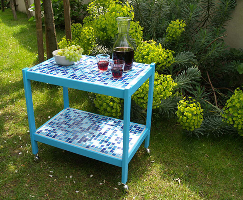 Servierwagen mit Mosaikfliesen