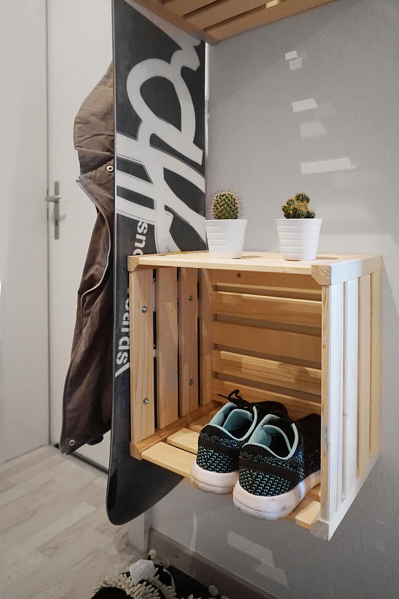 Flurgarderobe mit Snowboard