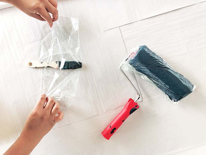 Farbe Pinsel Roller einwickeln austrocknen Folie