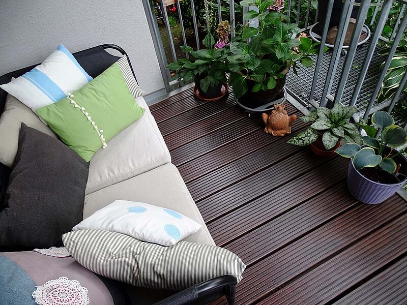 Holzterrasse reinigen und pflegen
