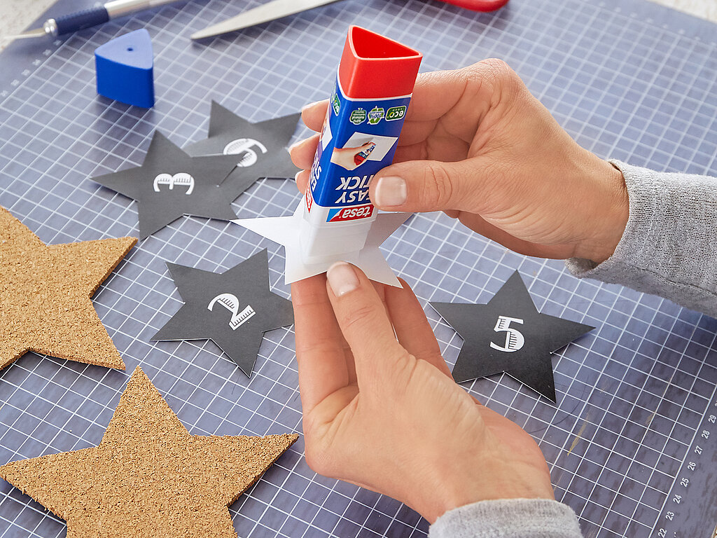 DIY: Adventskalender aus Sternen basteln