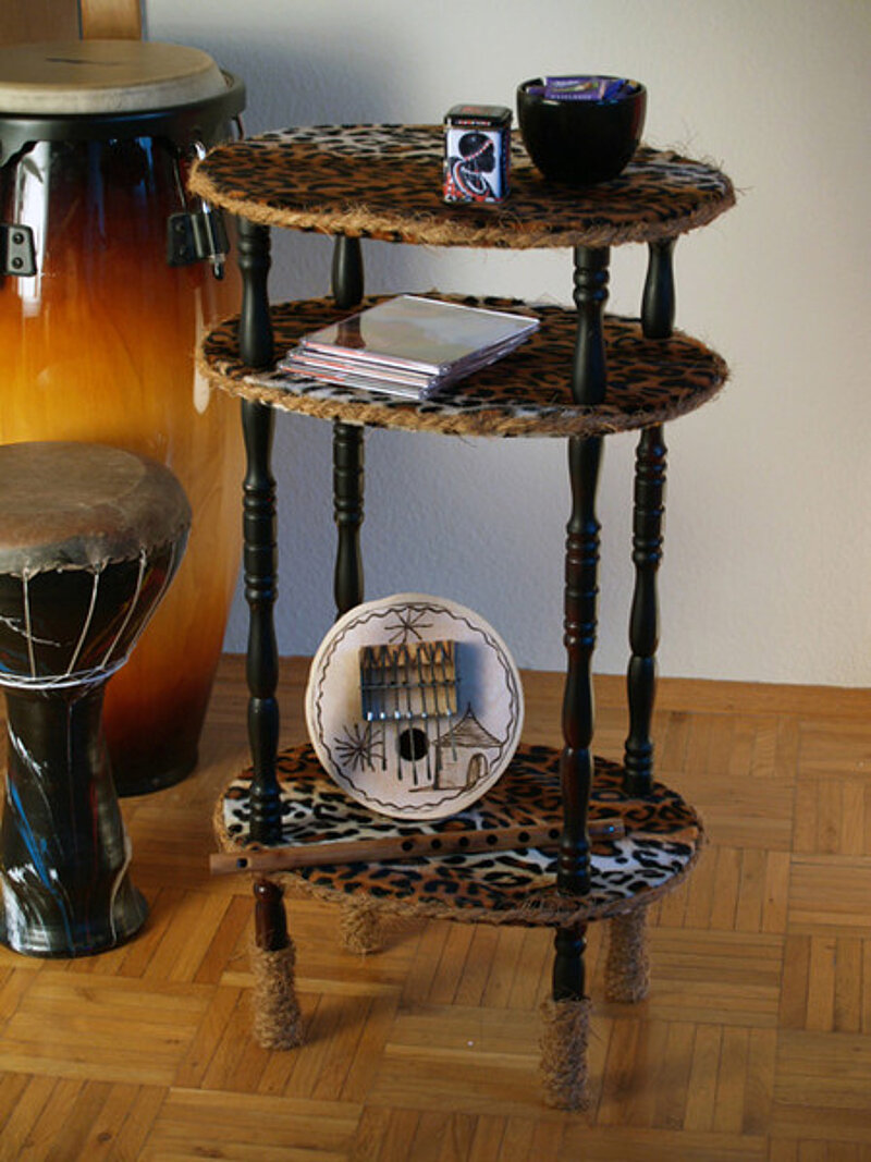 Beistelltisch im Afrika-Stil